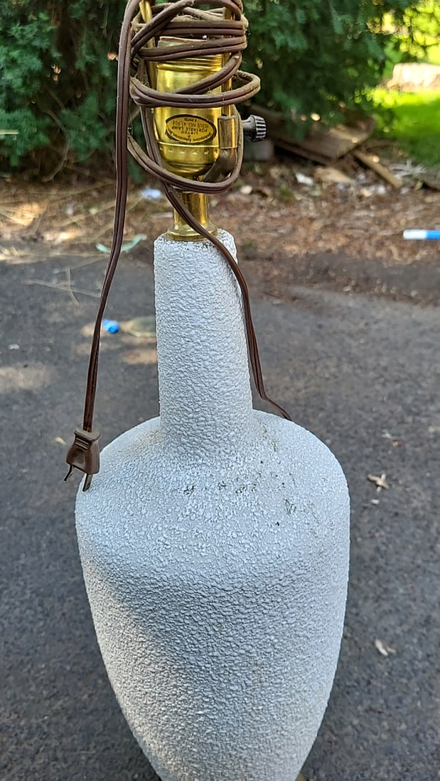 White Textured Ceramic Table Lamp With Brass Tone Base And Harp - 2