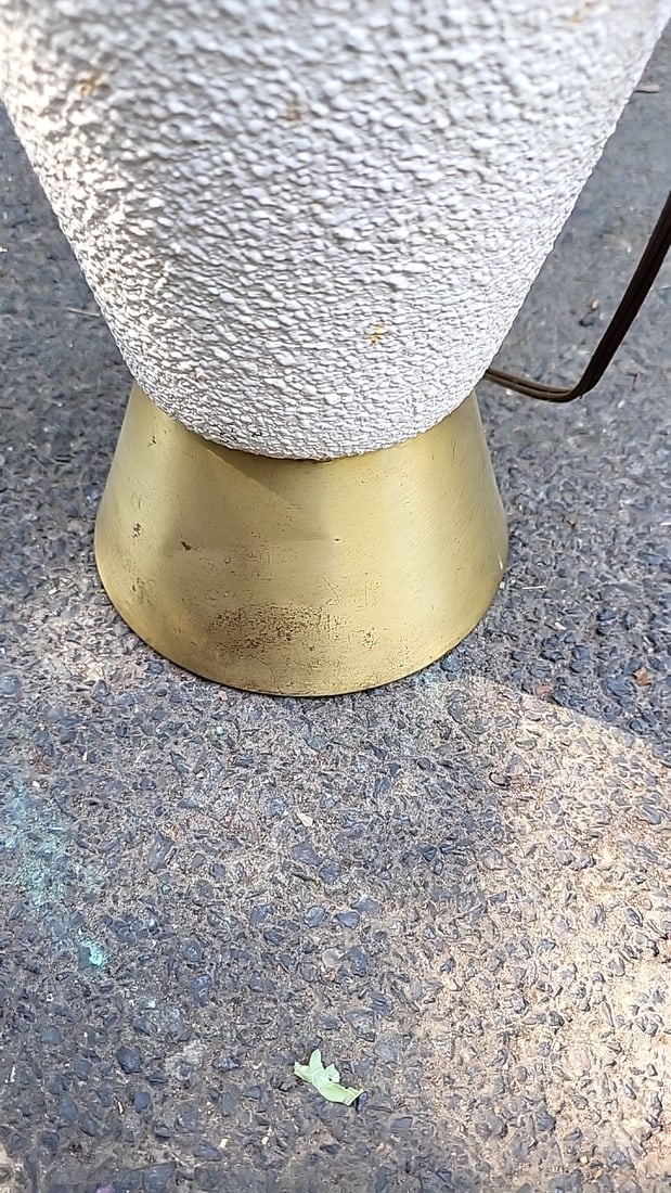 White Textured Ceramic Table Lamp With Brass Tone Base And Harp - 3