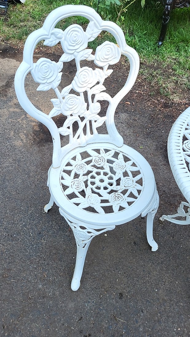 White Rose Floral Metal Patio Bistro Set With Round Table And 2 Chairs - 3