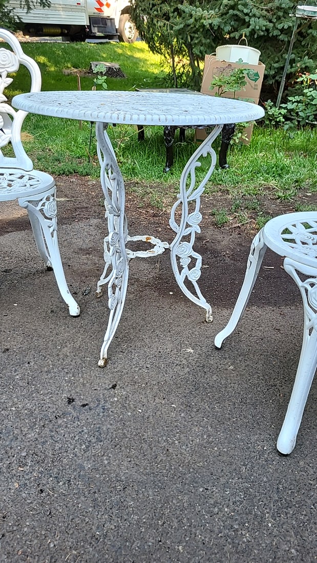 White Rose Floral Metal Patio Bistro Set With Round Table And 2 Chairs - 4