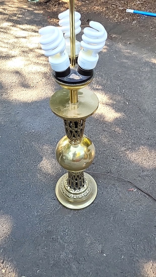 Ornate Brass Table Lamp With Cream Drum Shade And 3-light Socket - 2