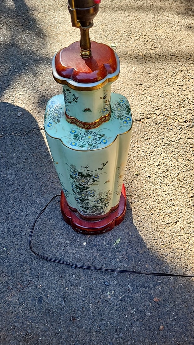 Asian Floral Porcelain Table Lamp With Cream Shade And Red Wood Base - 3
