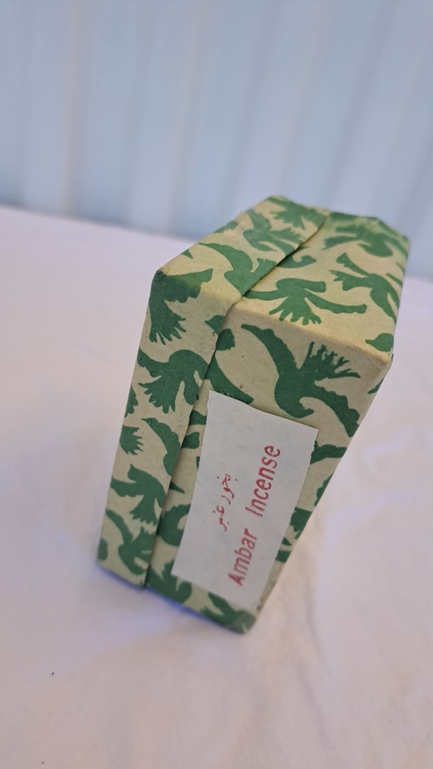 Ambar Incense Cones In Green Bird Pattern Box With Egyptian Illustration - 4