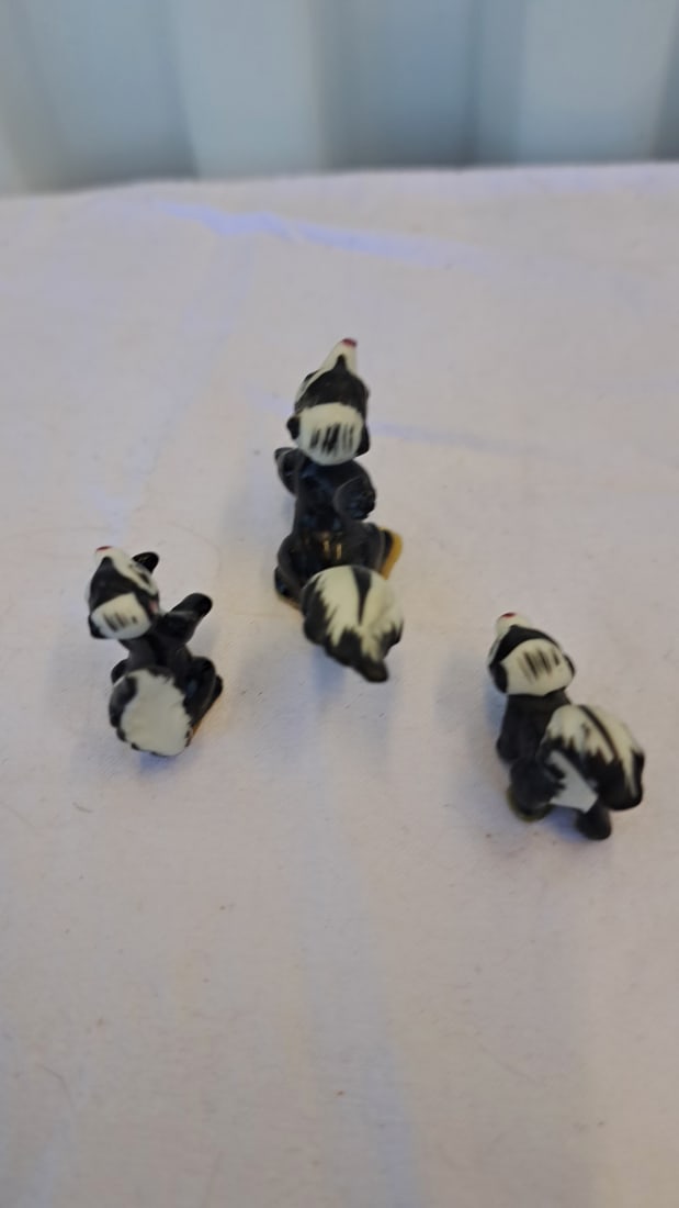 Set Of 3 Black And White Skunk Miniature Figurines With Red Noses - 4
