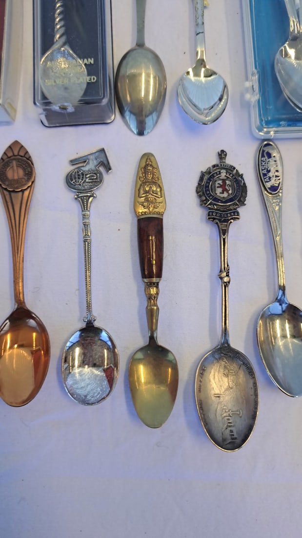 Lot Of Souvenir Collector Spoons: Alaska, Australia, Nasa, Sydney, Ireland, Montana - 3