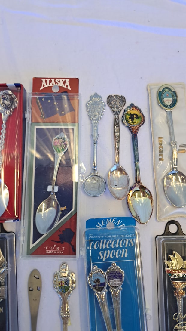 Lot Of Souvenir Collector Spoons: Alaska, Australia, Nasa, Sydney, Ireland, Montana - 5