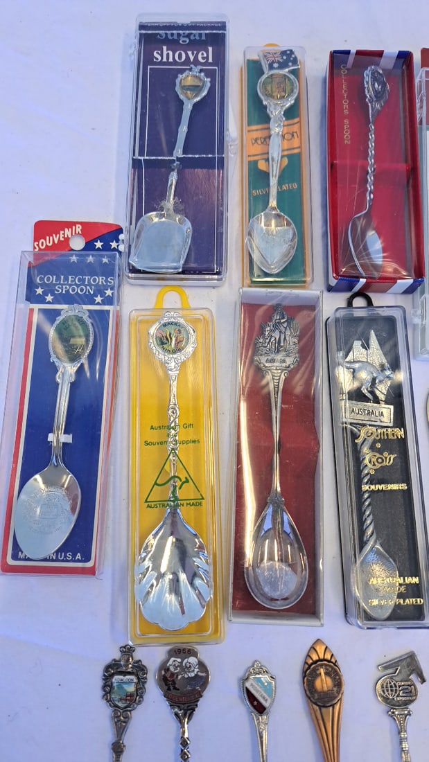 Lot Of Souvenir Collector Spoons: Alaska, Australia, Nasa, Sydney, Ireland, Montana - 7