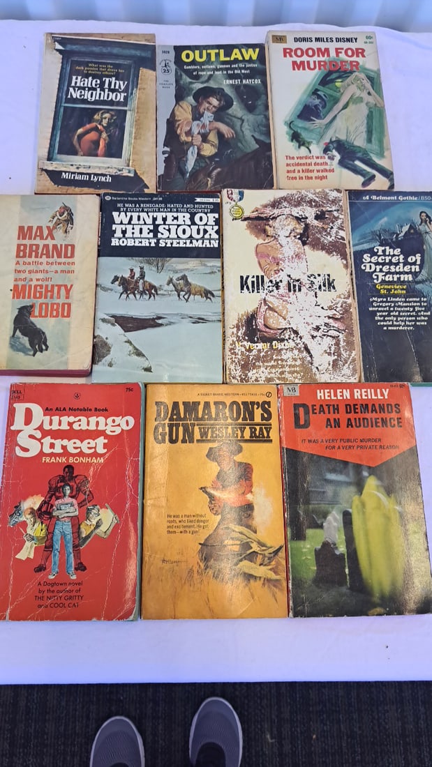 Lot Of 10 Paperback Books Western Mystery Gothic Max Brand Helen Reilly Ernest Haycox - 4