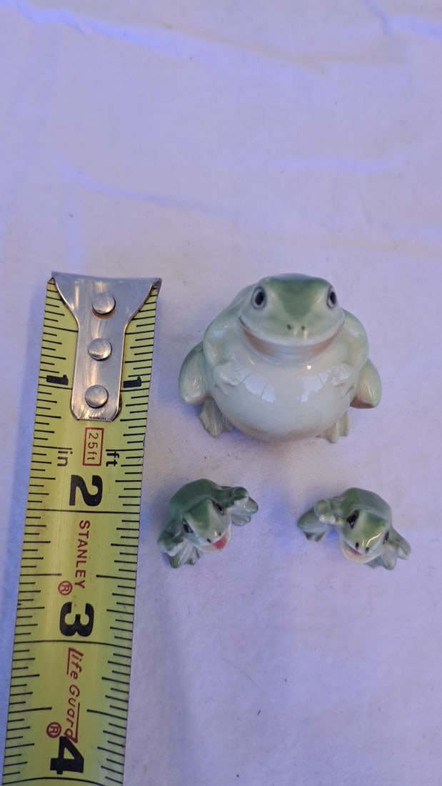3-piece Green Glazed Ceramic Frog Figurine Set, Large Frog With Two Small Frogs - 2