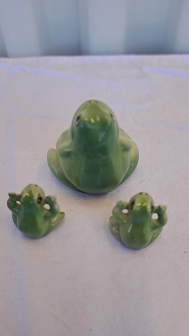 3-piece Green Glazed Ceramic Frog Figurine Set, Large Frog With Two Small Frogs - 4