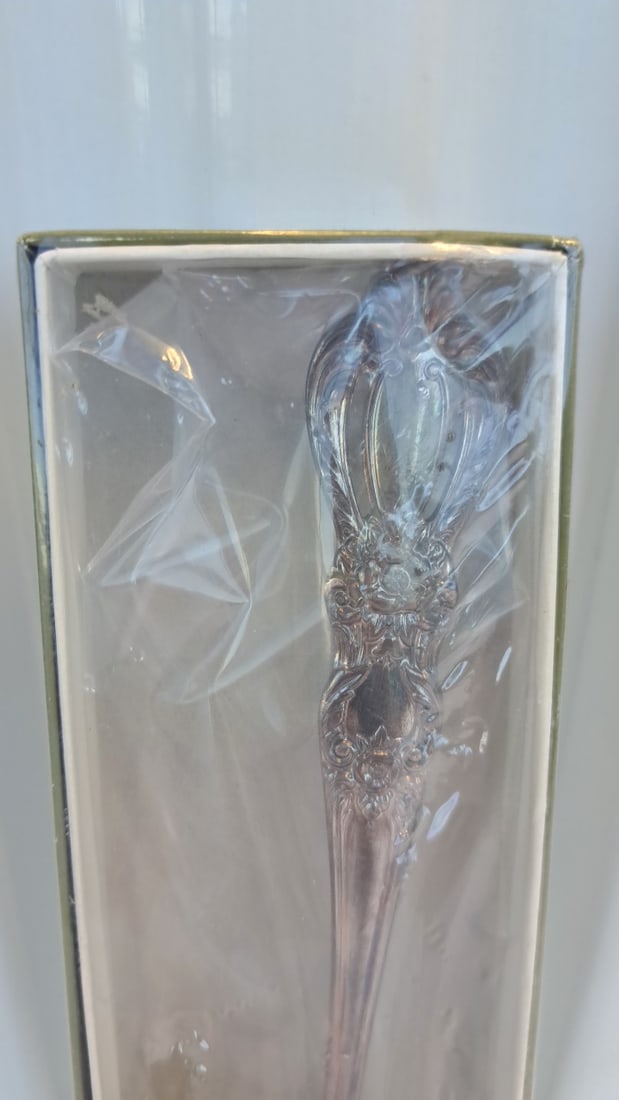 1847 Rogers Bros Grand Heritage Silverplate Spoon In Box - 3