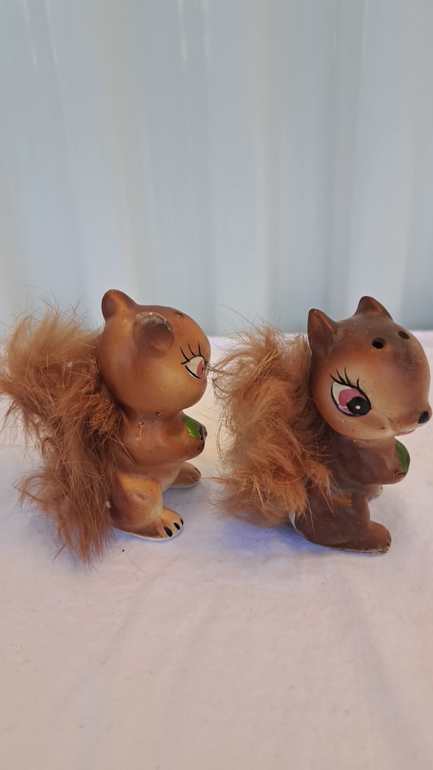 Pair Squirrel Salt & Pepper Shakers With Faux Fur Tails And Acorns - 4