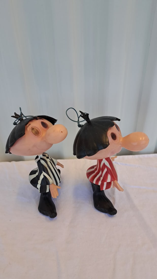 Pair Of Big Nose Football Fan Hanging Figures, Red And Black Striped Shirts - 4