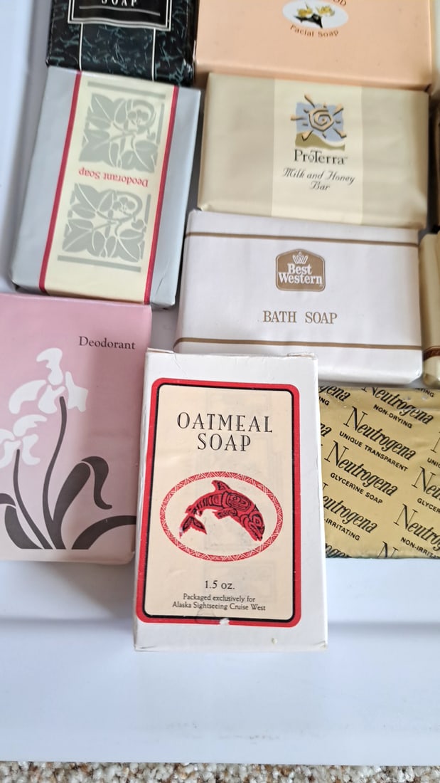 70 Vintage Hotel Motel Soap Bar Lot Dial Neutrogena Best Western Travelodge Motel 6 - 4