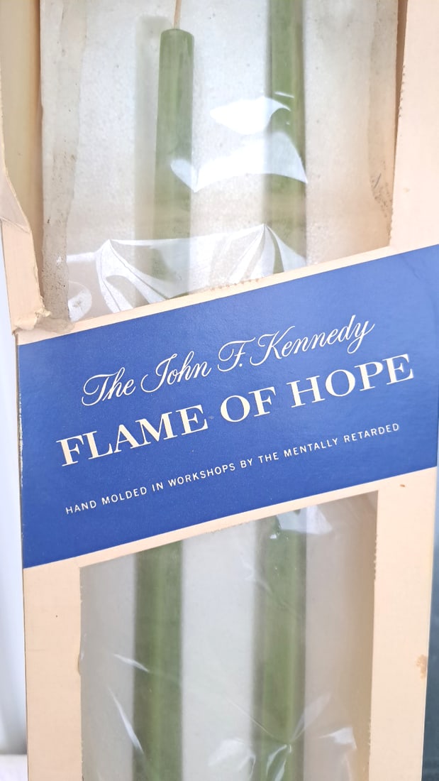 John F. Kennedy Flame Of Hope Candle In Box & Framed Jfk Portrait Fabian Bachrach - 4