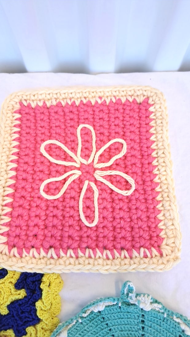 6 Crochet Pot Holders Assorted Floral Round Square Designs - 4
