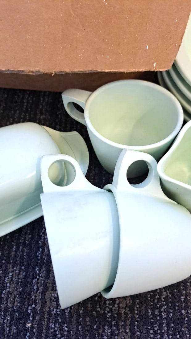 Boonton Pale Green Melamune Dinnerware Set 45 Pieces - 3