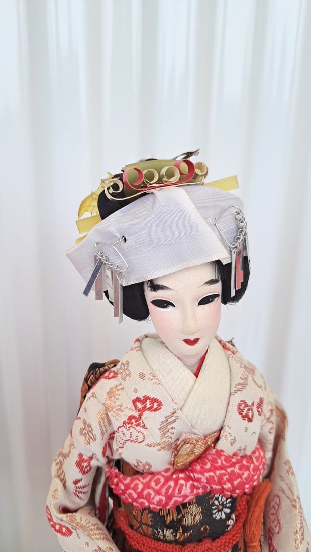 Pair Of Japanese Geisha Ningyo Dolls In Red And Cream Kimono On Black Display Bases - 6