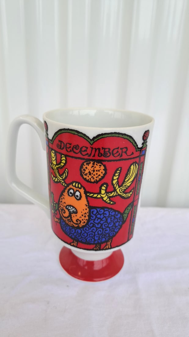 Smug Mugs December Reindeer Ceramic Pedestal Mug With Red Foot - 3