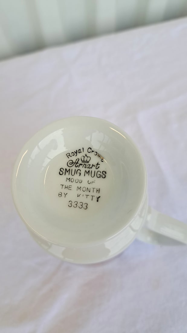 Smug Mugs December Reindeer Ceramic Pedestal Mug With Red Foot - 6