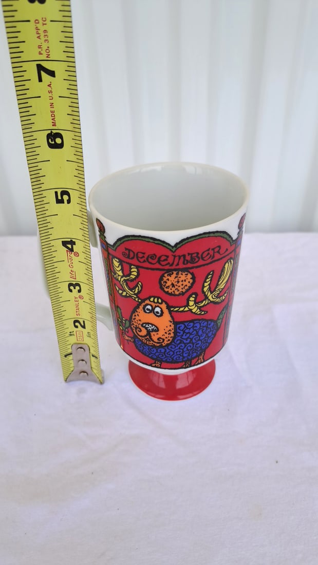 Smug Mugs December Reindeer Ceramic Pedestal Mug With Red Foot - 7