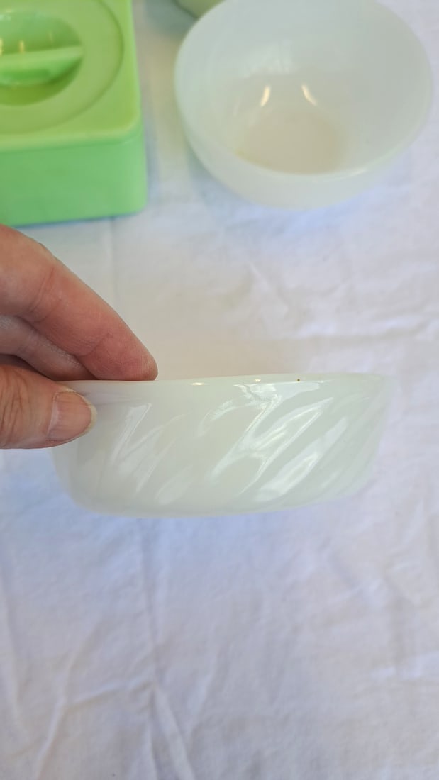 Green Jadeite Square Lidded Refrigerator Dish 9 Anchor Hocking White Milk Glass Swirl Bowls - 2