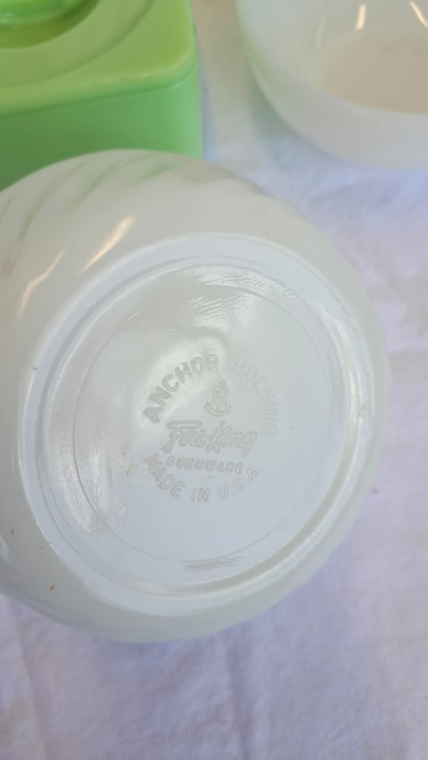 Green Jadeite Square Lidded Refrigerator Dish 9 Anchor Hocking White Milk Glass Swirl Bowls - 3
