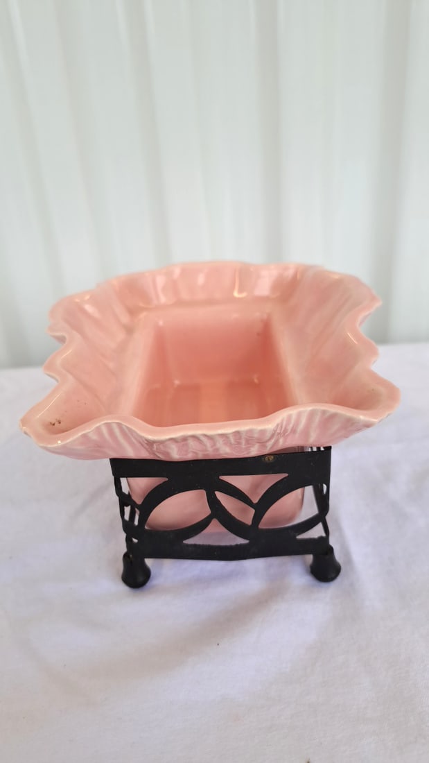 Miramar Usa Pink Ceramic Ruffled Rectangular Dish With Black Metal Stand - 2