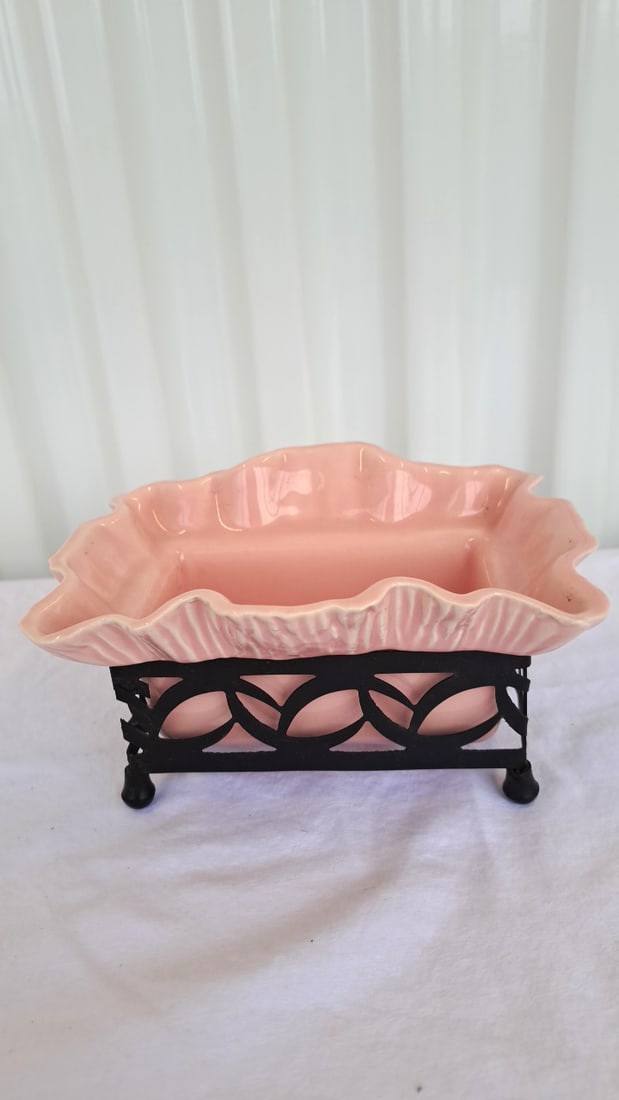 Miramar Usa Pink Ceramic Ruffled Rectangular Dish With Black Metal Stand - 3