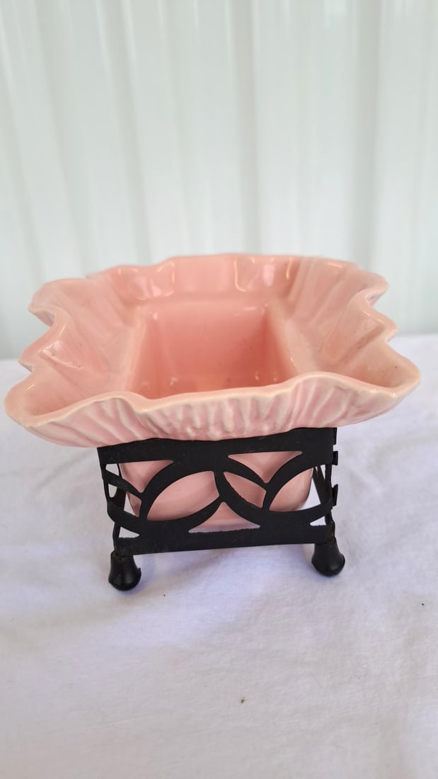 Miramar Usa Pink Ceramic Ruffled Rectangular Dish With Black Metal Stand - 4