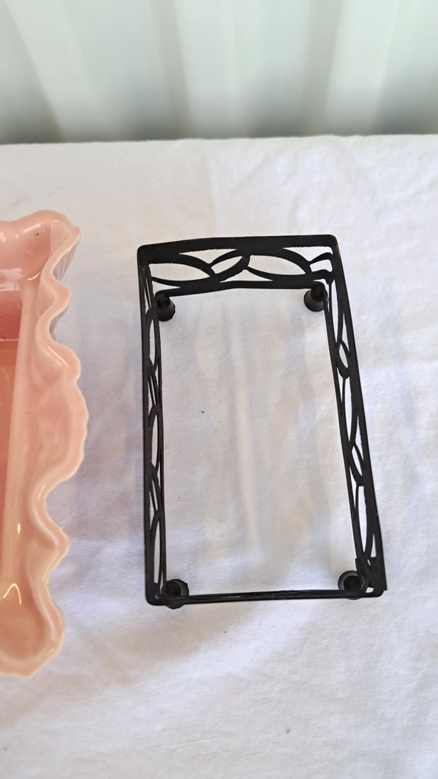 Miramar Usa Pink Ceramic Ruffled Rectangular Dish With Black Metal Stand - 5