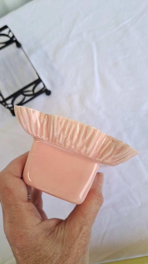 Miramar Usa Pink Ceramic Ruffled Rectangular Dish With Black Metal Stand - 8