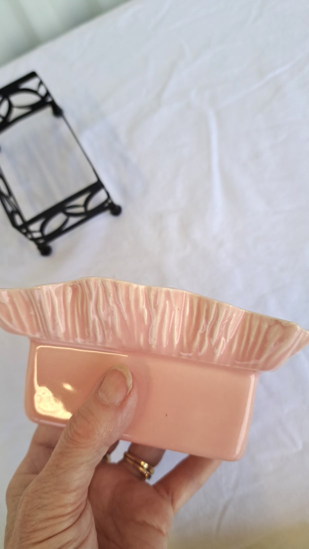 Miramar Usa Pink Ceramic Ruffled Rectangular Dish With Black Metal Stand - 9
