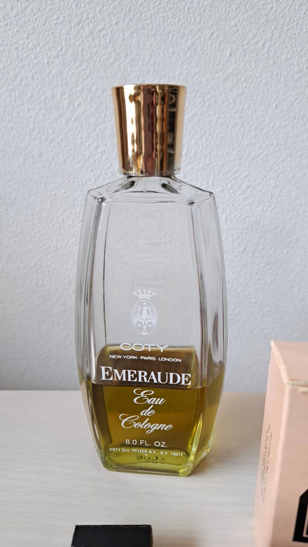Fragrance & Cosmetics Lot: Coty Emeraude, English Leather, Oil Of Olay, Samples - 2