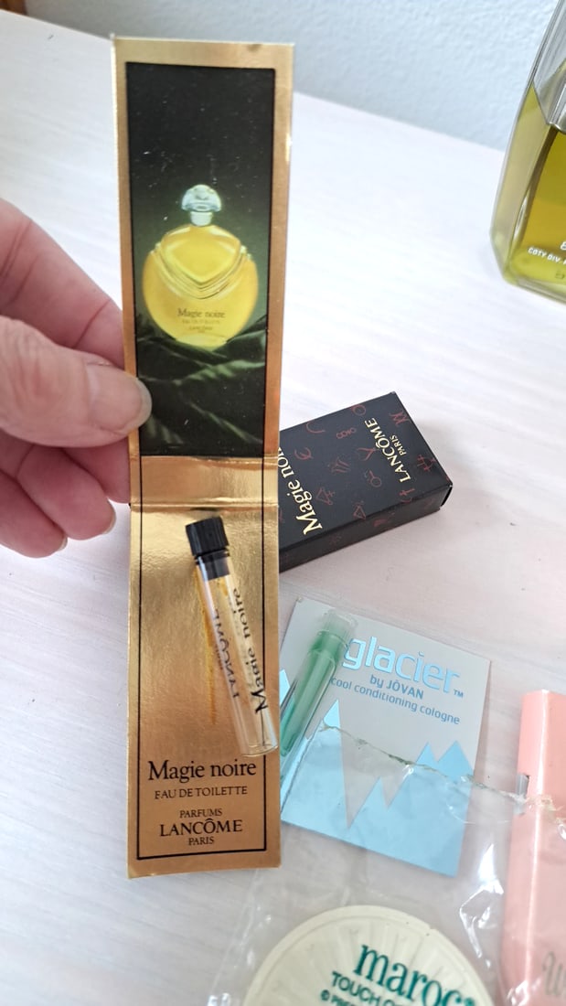 Fragrance & Cosmetics Lot: Coty Emeraude, English Leather, Oil Of Olay, Samples - 3