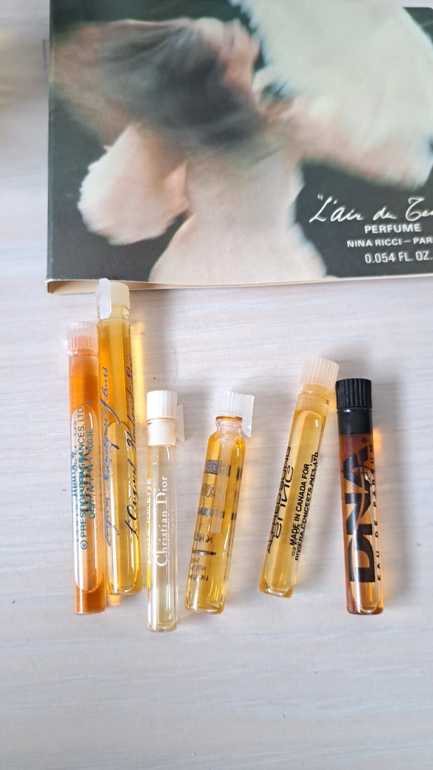 Fragrance & Cosmetics Lot: Coty Emeraude, English Leather, Oil Of Olay, Samples - 6