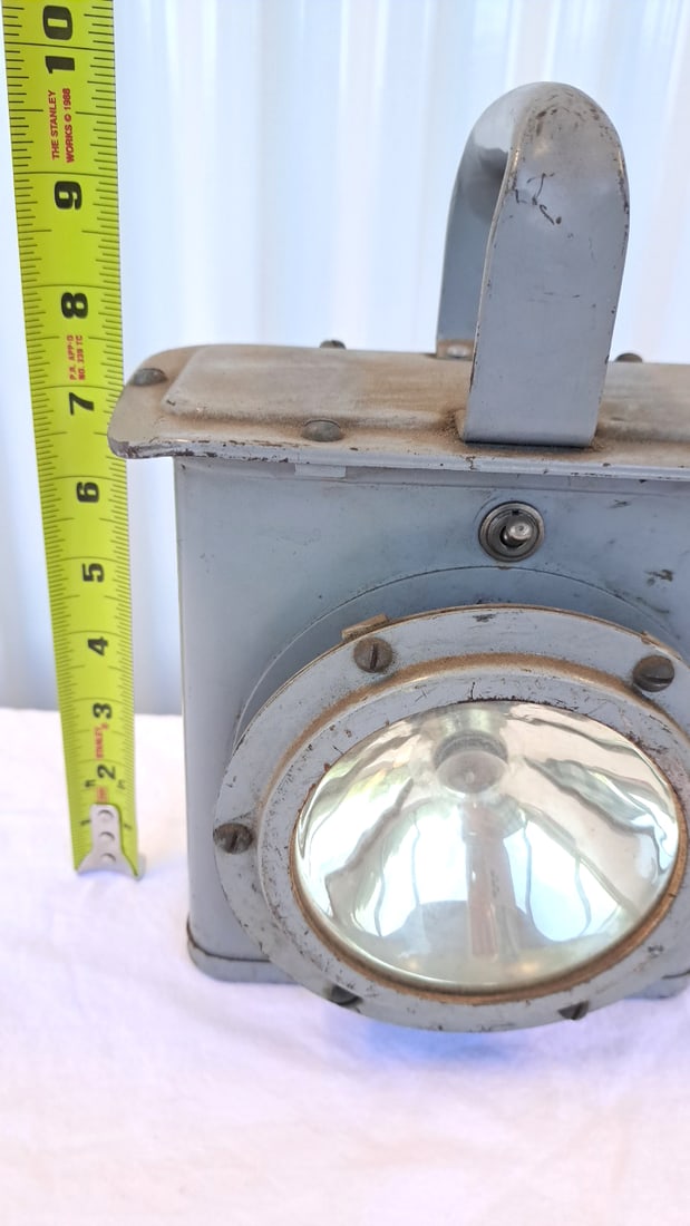 Wwii Handled Naval Battle Lantern 9s5311-l Type J Is - 2