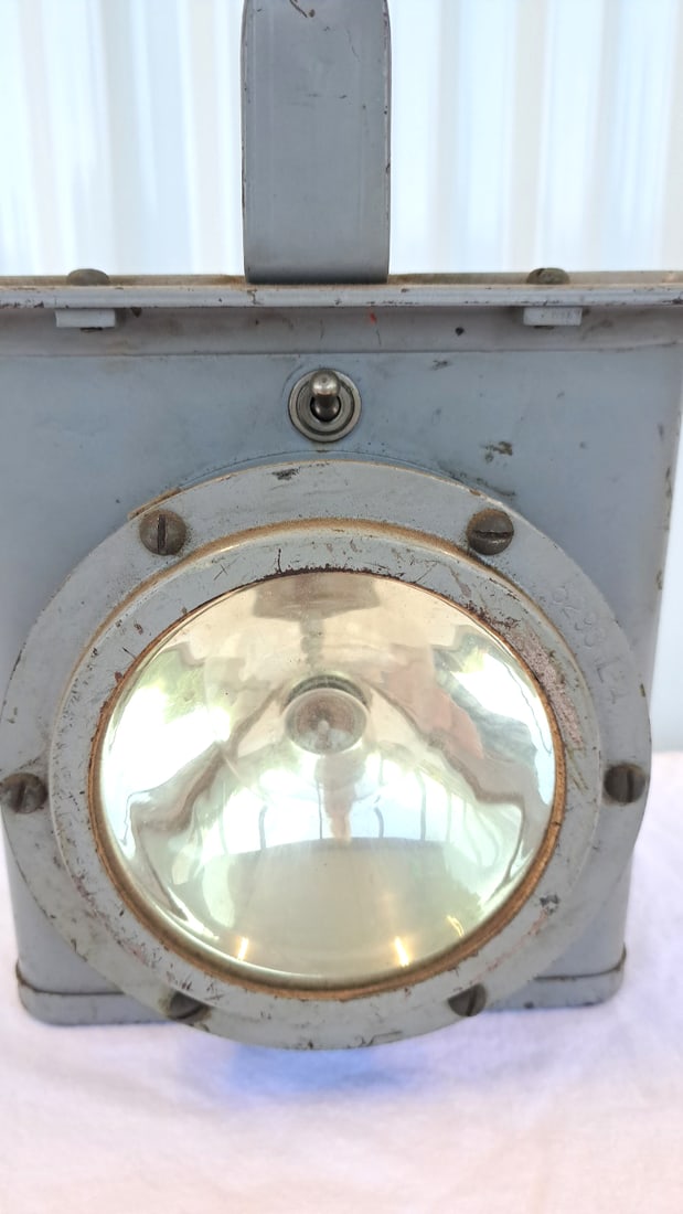 Wwii Handled Naval Battle Lantern 9s5311-l Type J Is - 3