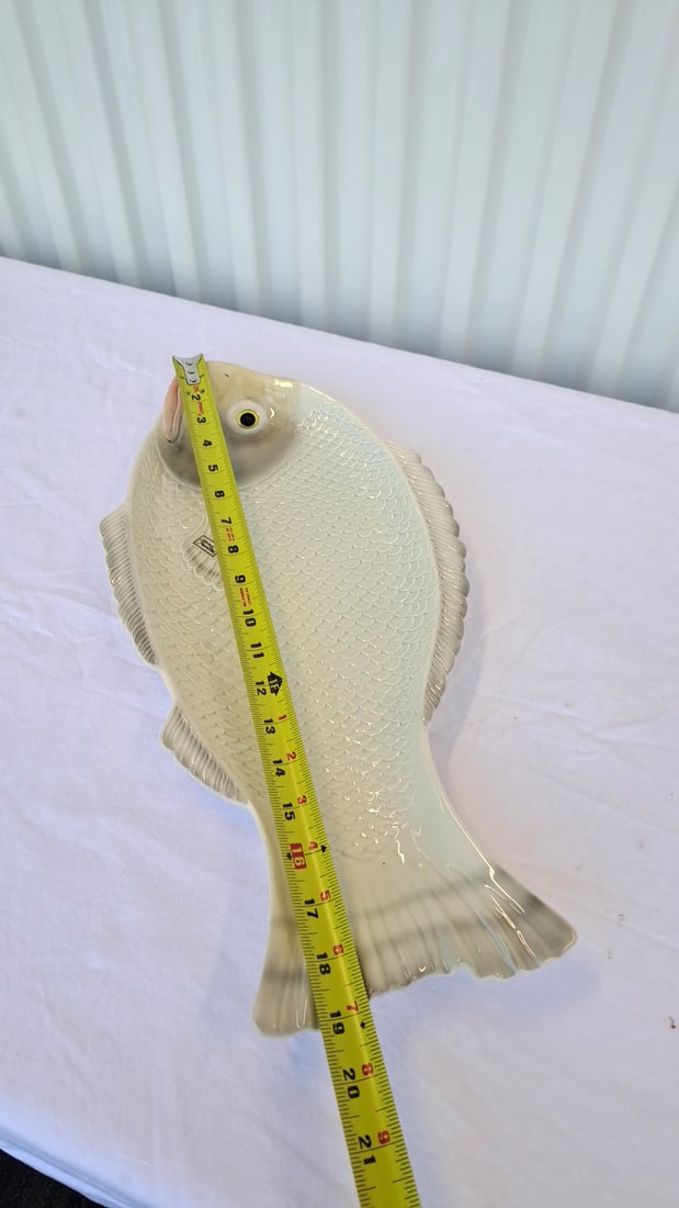 Fiyz And Floyd 1986 Hand Painted Glazed Ceramic Fish-shaped Serving Platter, Cream With Pink Lips - 6