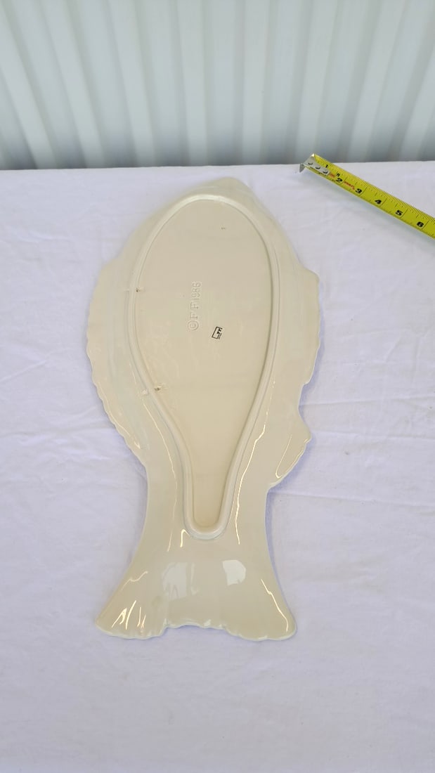 Fiyz And Floyd 1986 Hand Painted Glazed Ceramic Fish-shaped Serving Platter, Cream With Pink Lips - 9