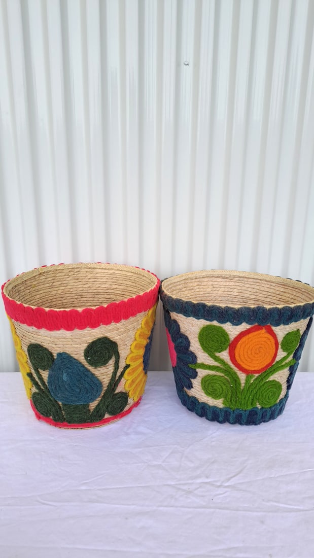 2 Woven Straw Baskets With Colorful Floral Yarn Applique - 3