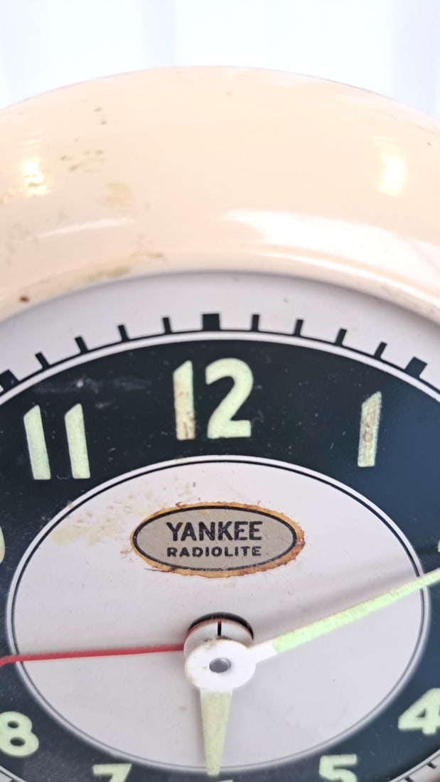 Yankee Radiolite Cream Metal Table Alarm Clock Made In Usa - 2