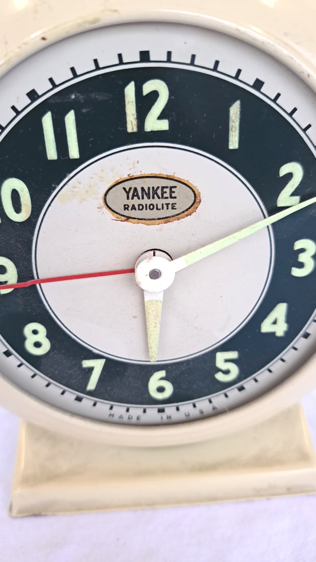 Yankee Radiolite Cream Metal Table Alarm Clock Made In Usa - 3