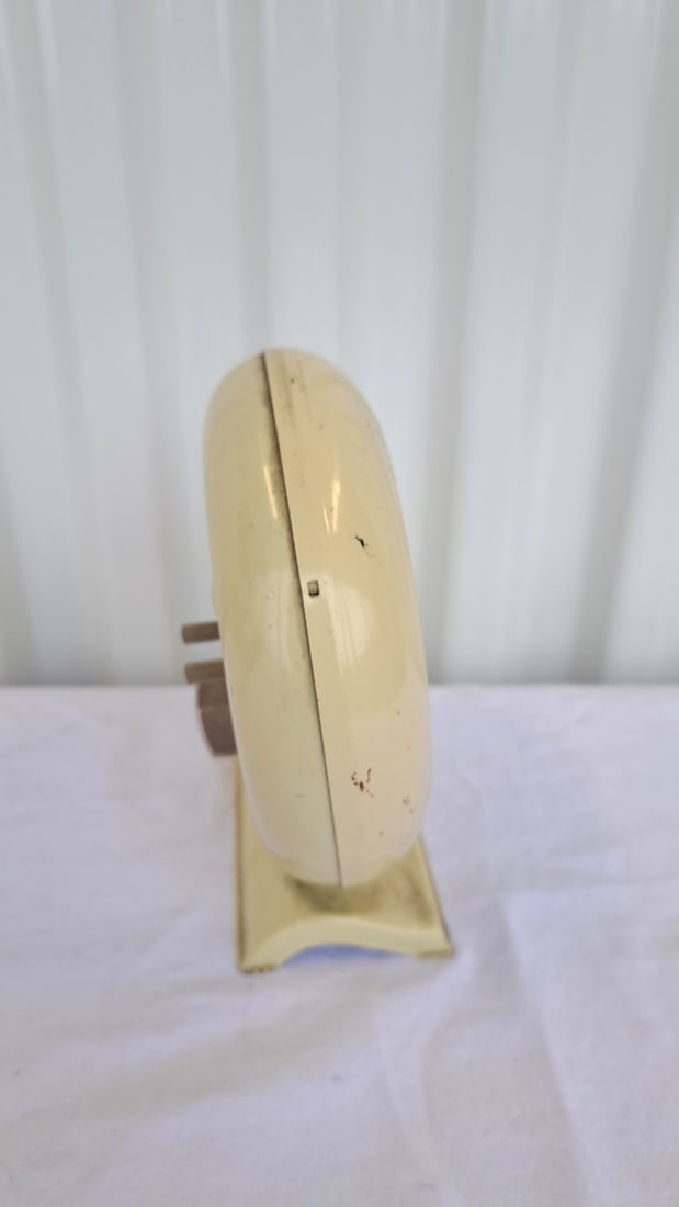 Yankee Radiolite Cream Metal Table Alarm Clock Made In Usa - 4