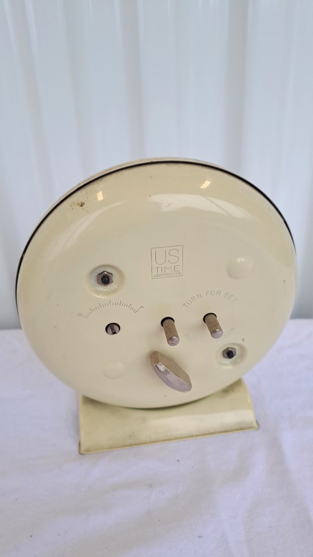 Yankee Radiolite Cream Metal Table Alarm Clock Made In Usa - 5