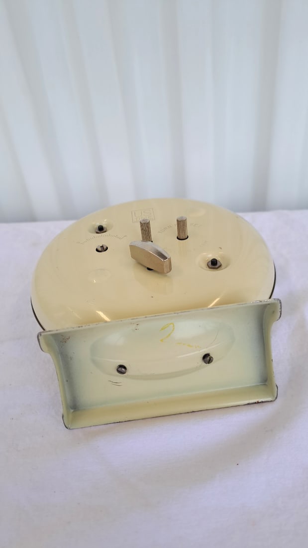Yankee Radiolite Cream Metal Table Alarm Clock Made In Usa - 8