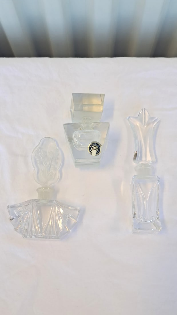 3 Crystal Perfume Bottles Inc Irice - 4