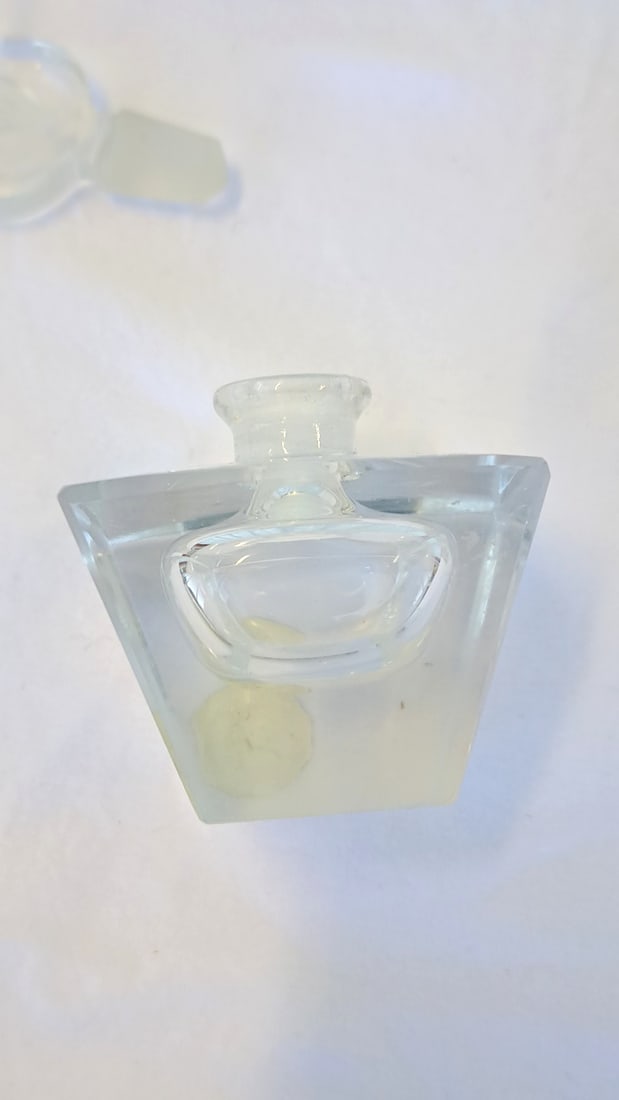 3 Crystal Perfume Bottles Inc Irice - 9