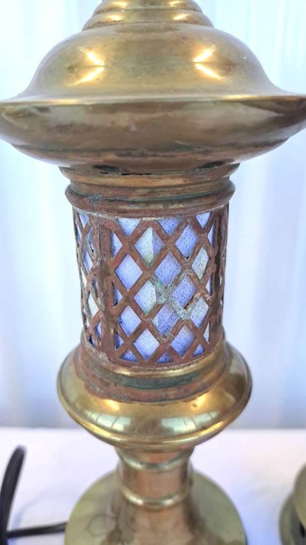 Pair Of Brass Lantern-style Electric Table Lamps With Lattice Glass Shades - 5