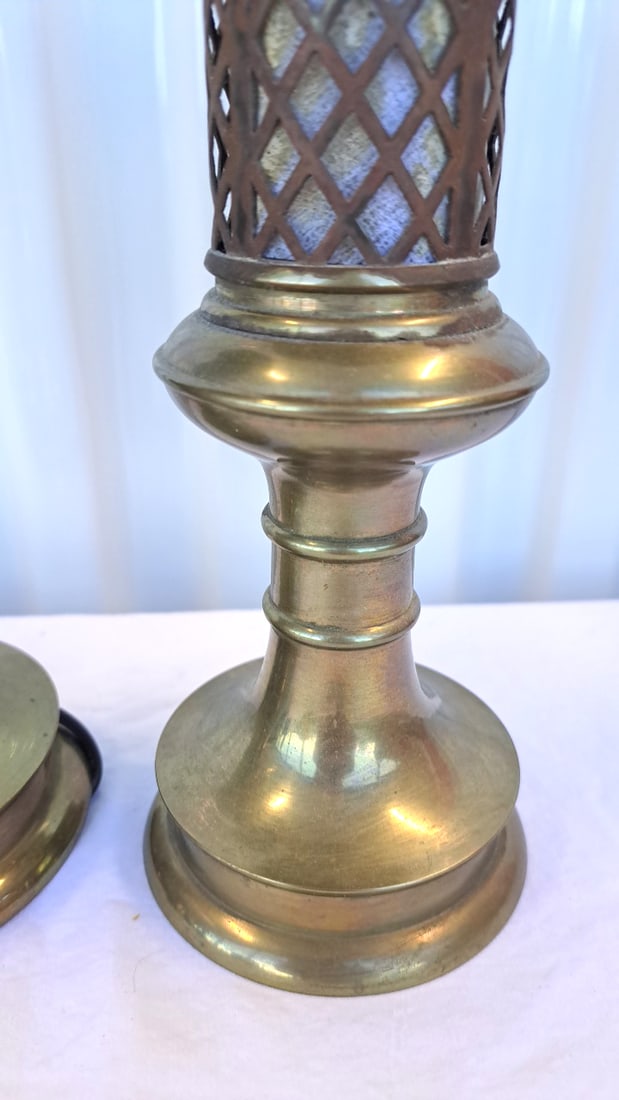 Pair Of Brass Lantern-style Electric Table Lamps With Lattice Glass Shades - 7